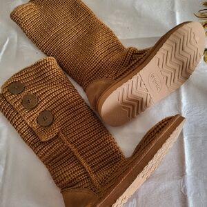 Warm And Comfy Dark Golda Knit Button Slippers